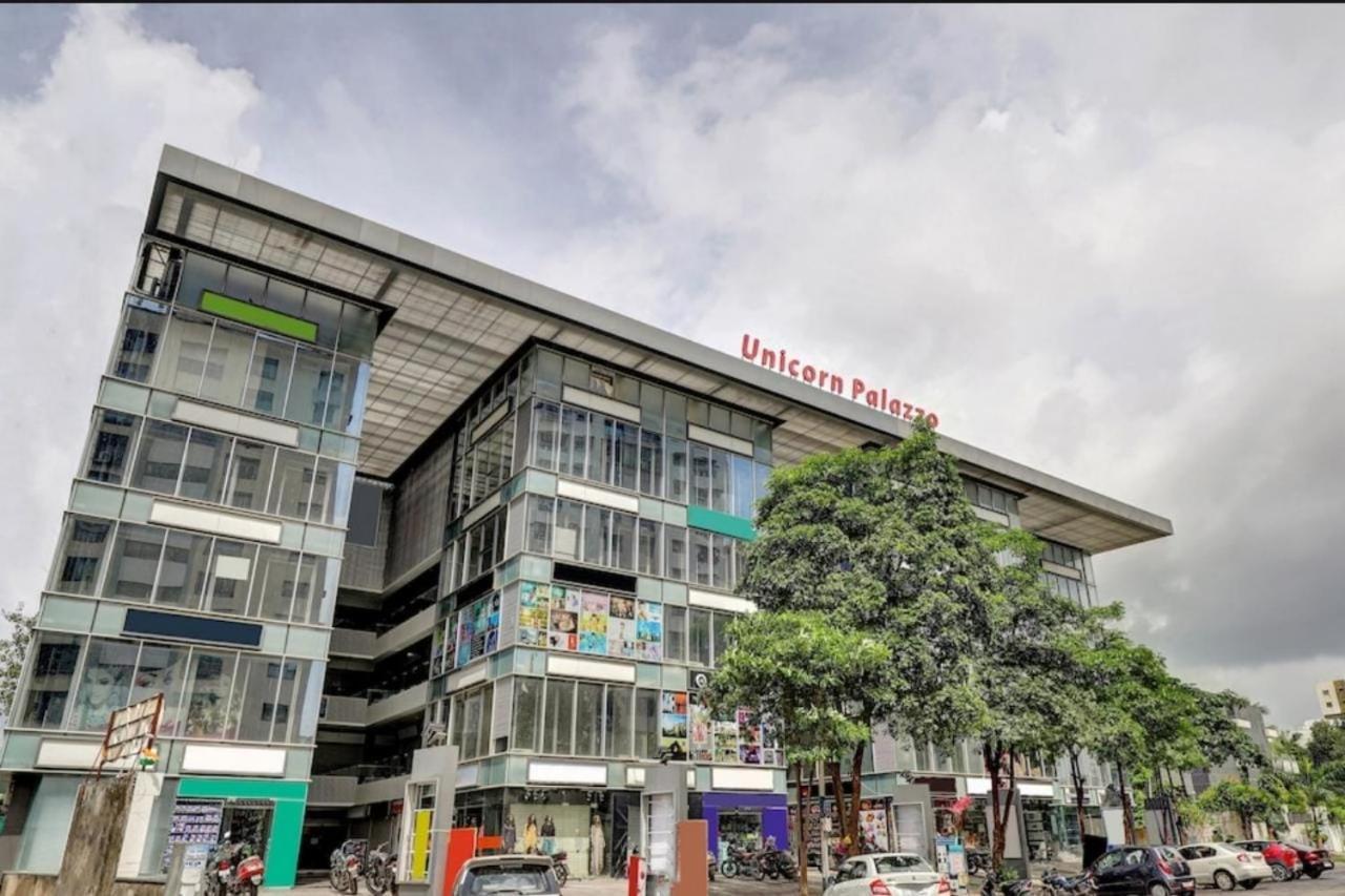 Hotel Unicorn, Surat Buitenkant foto